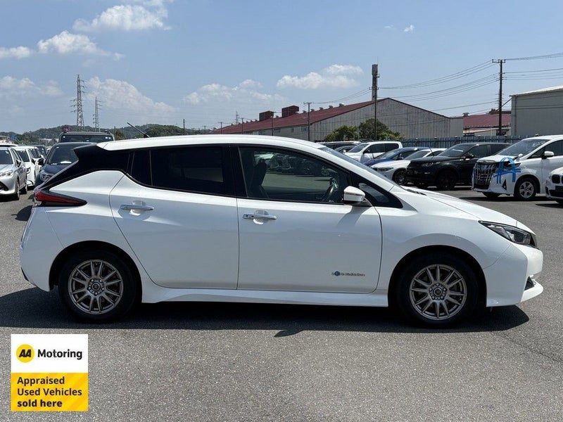 2018 Nissan Leaf 40kWh / Low 59,000kms / 12 Bars, photo 3