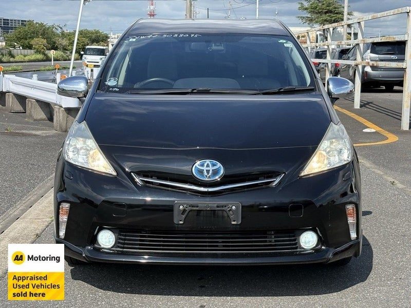 2013 Toyota Prius Alpha Hybrid G Touring, photo 2