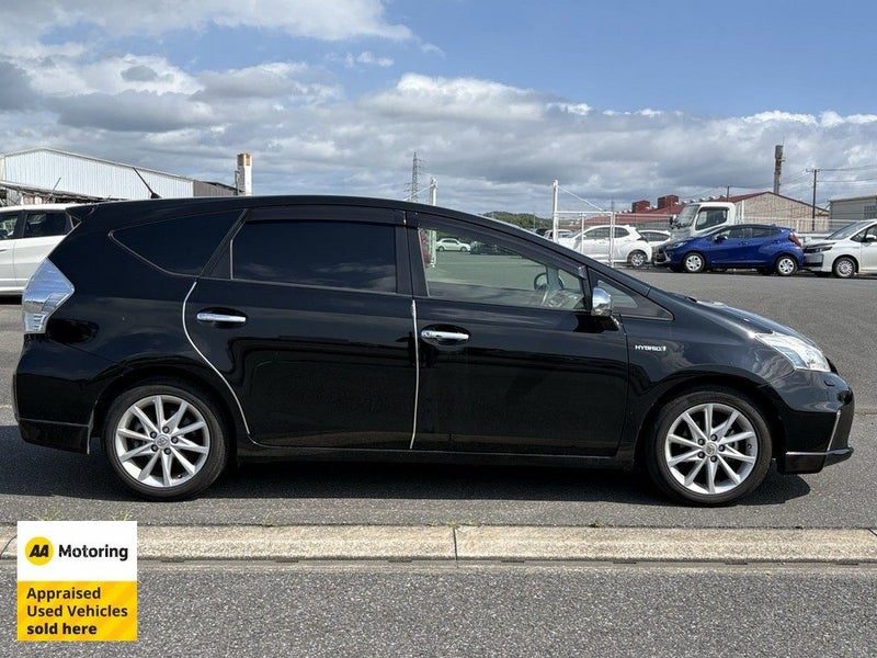 2013 Toyota Prius Alpha Hybrid G Touring, photo 3