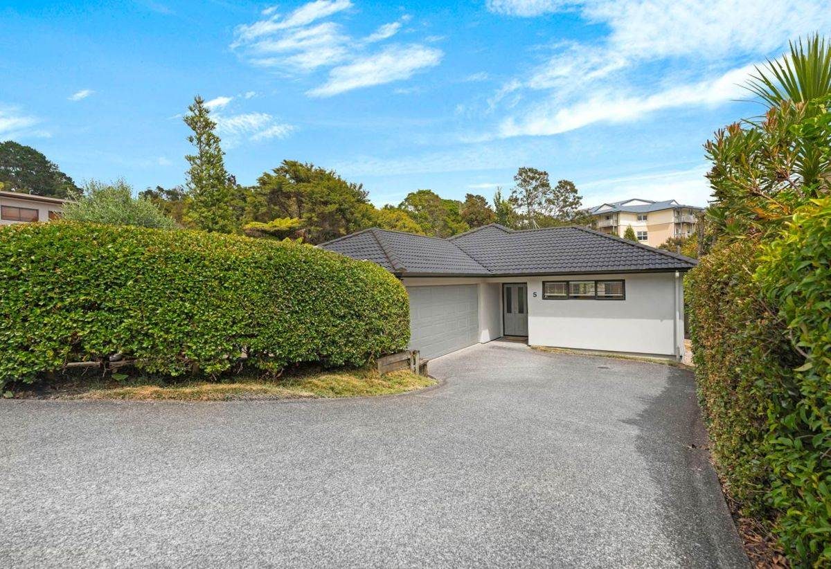 5 Springwater Vale, Unsworth Heights