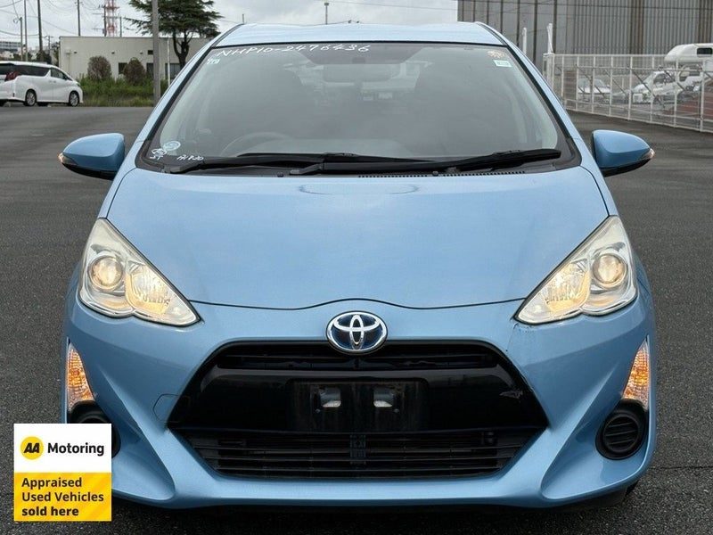 2015 Toyota Aqua Hybrid / Low 44,000kms, photo 2