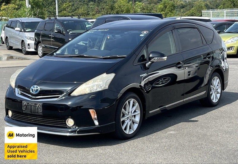 2013 Toyota Prius Alpha Hybrid Touring Wagon, photo 2