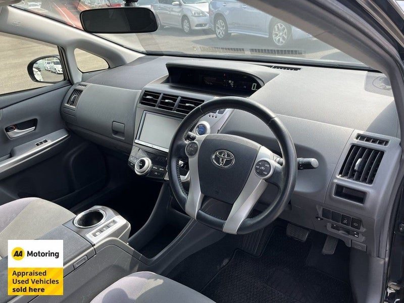 2013 Toyota Prius Alpha Hybrid Touring Wagon, photo 3