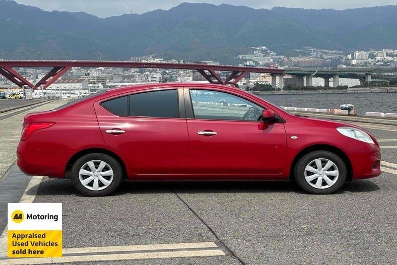 2013 Nissan Tiida Latio / Low 54,000kms, photo 3