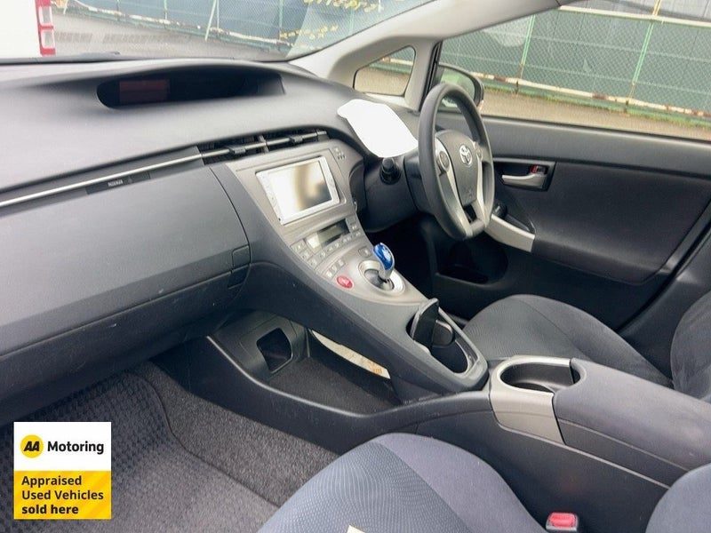 2014 Toyota Prius Hybrid / Low 77,000kms, photo 2