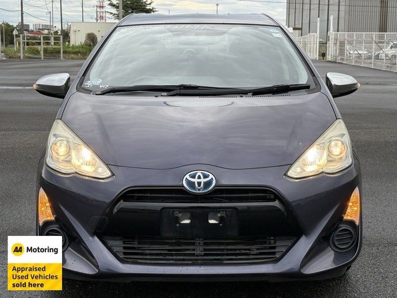 2015 Toyota Aqua Hybrid / Leather, photo 2