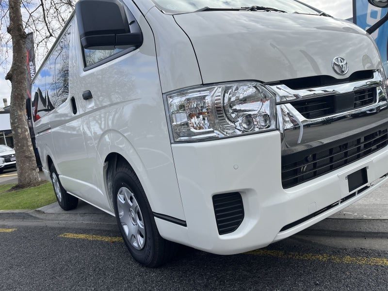 2026 Toyota Hiace DX GL, photo 3