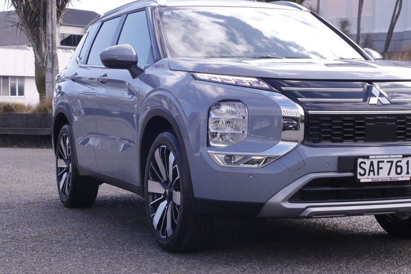 2026 Mitsubishi Outlander XLS, photo 2