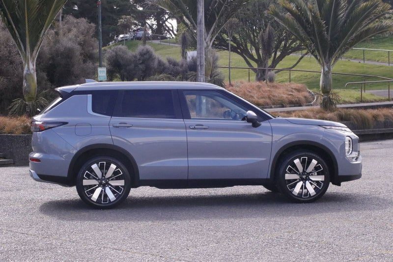 2026 Mitsubishi Outlander XLS, photo 3
