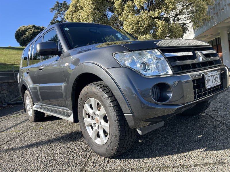 2014 Mitsubishi Pajero GLS, photo 3