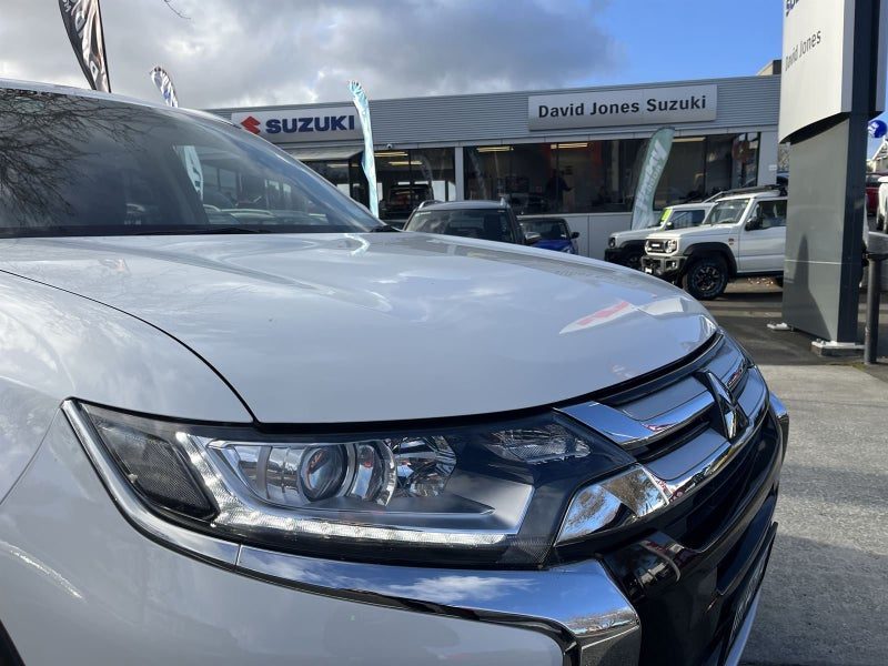 2018 Mitsubishi Outlander LS, photo 2