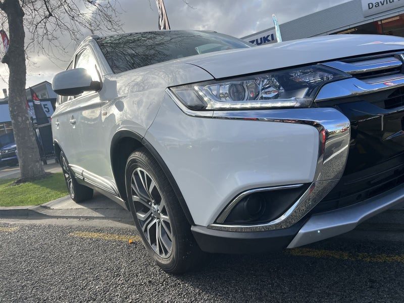 2018 Mitsubishi Outlander LS, photo 3