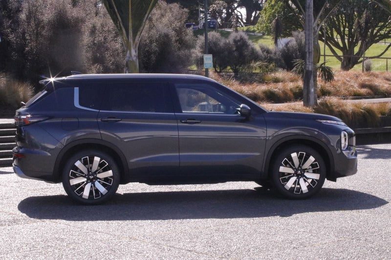 2026 Mitsubishi Outlander EXCEED, photo 3