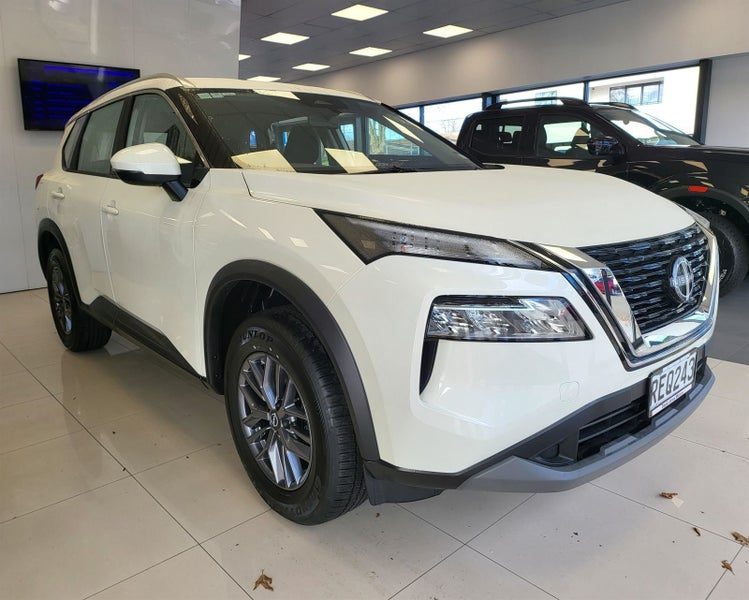 2025 Nissan X-Trail ST, main photo