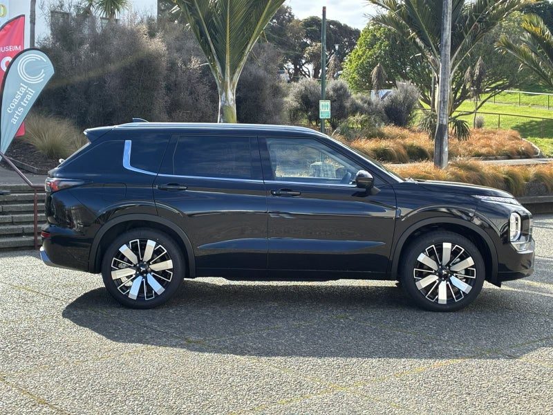 2026 Mitsubishi Outlander VRX 2wd, photo 3