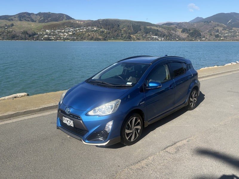 2014 Toyota Aqua X-Urban, photo 2