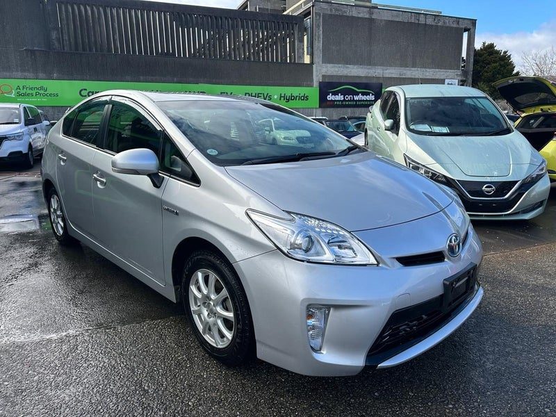 2015 Toyota Prius L, photo 2