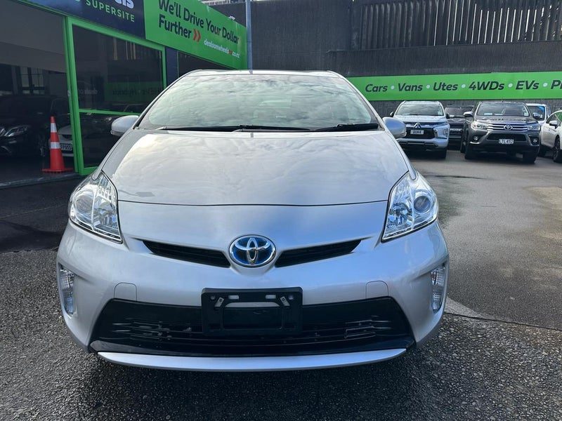 2015 Toyota Prius L, photo 3
