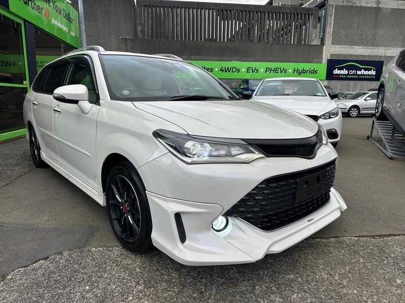 2015 Toyota Corolla WXB Hybrid, photo 2