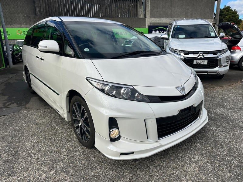 2015 Toyota Estima Premium Edition, photo 2