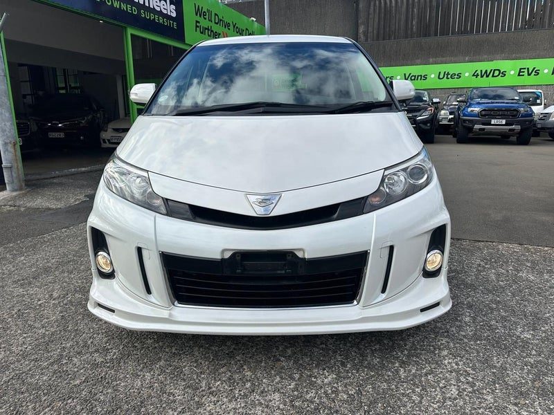 2015 Toyota Estima Premium Edition, photo 3