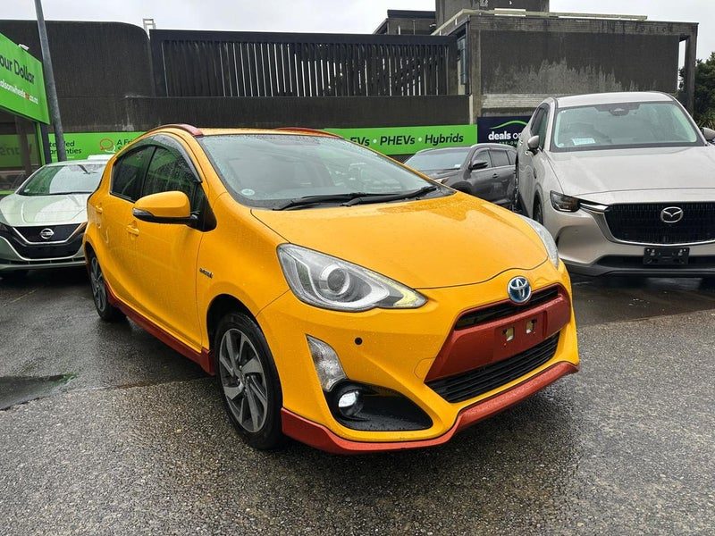 2015 Toyota Aqua X-Urban, photo 2