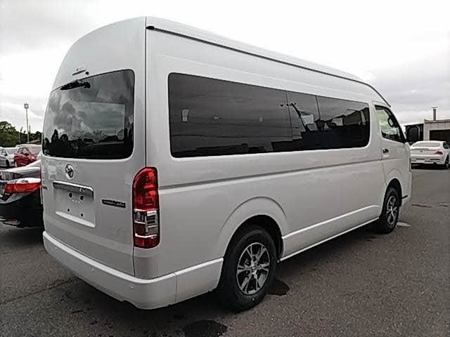 2026 Toyota Hiace GRADCABIN 4WD, photo 3