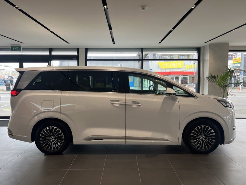 2026 DENZA D9 EV AWD, photo 2