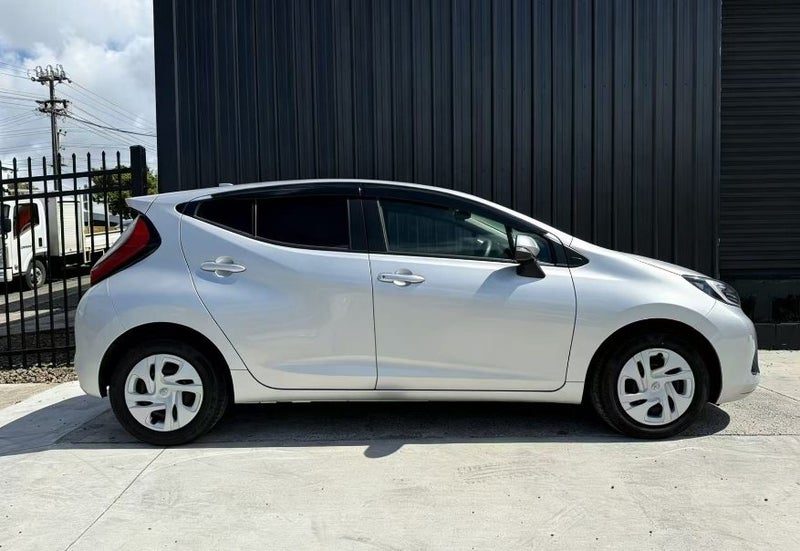 2021 Toyota Aqua X New Shape, photo 2