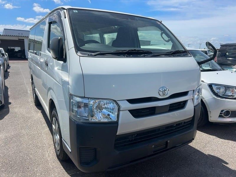 2021 Toyota Hiace Van Long DX, main photo