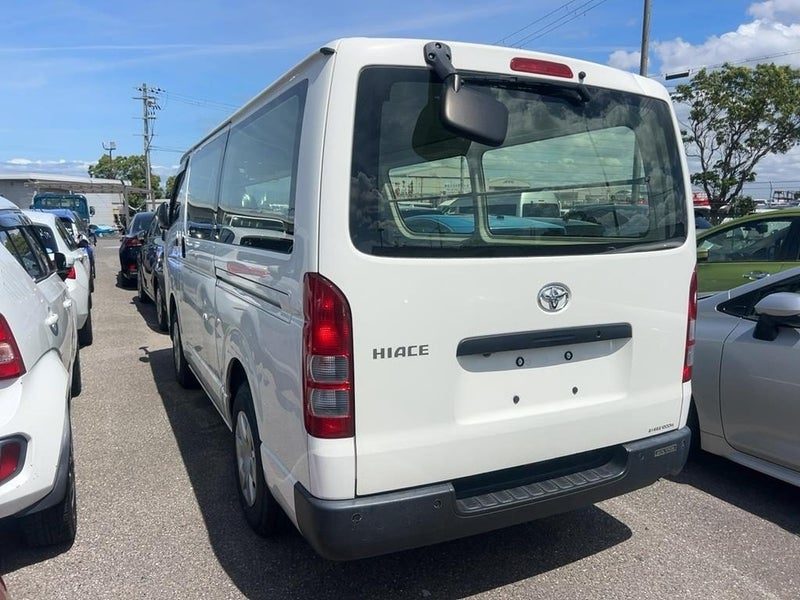 2021 Toyota Hiace Van Long DX, photo 2