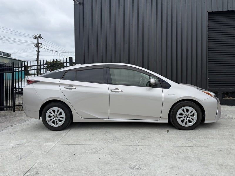 2016 Toyota Prius S, photo 2