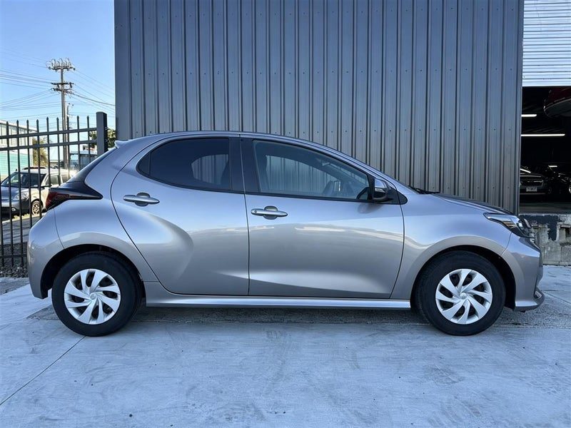 2021 Toyota Yaris HYBRID X, photo 2