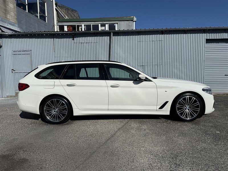 2018 BMW 523i Touring M Sports, photo 2