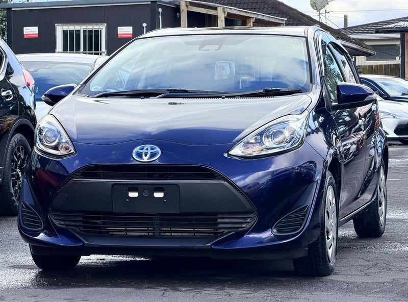 2018 Toyota Aqua Hybrid, photo 3