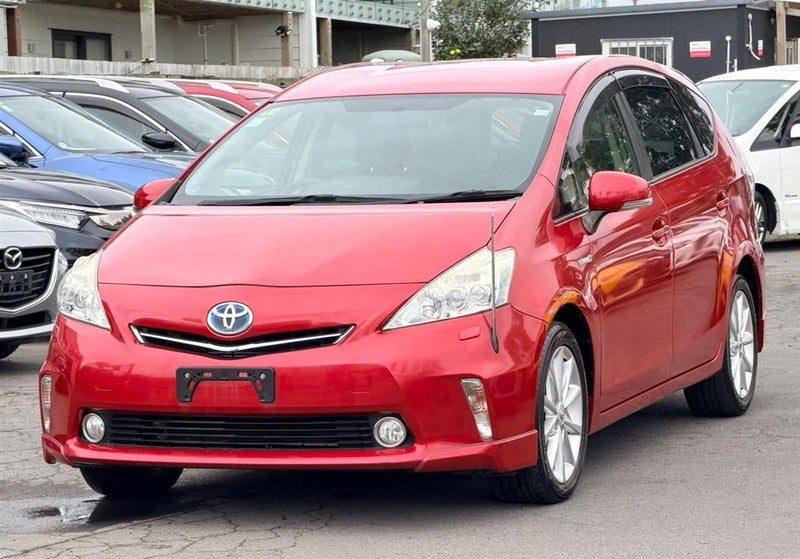 2013 Toyota Prius Alpha, photo 3