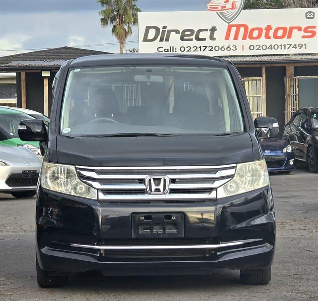 2014 Honda Step Wagon, photo 2