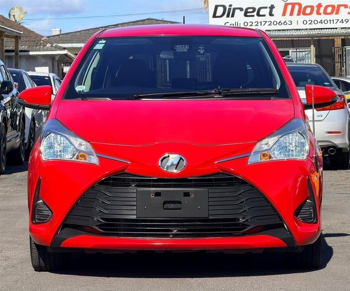 2017 Toyota Vitz, photo 2