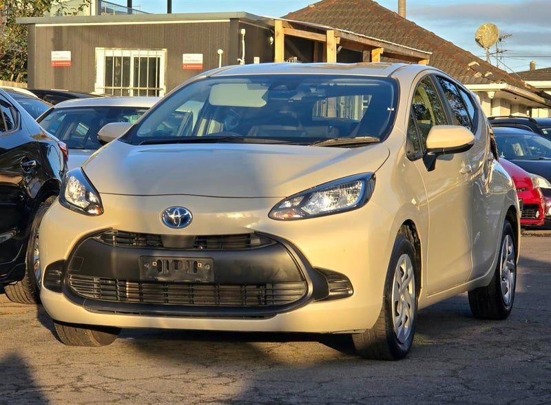 2022 Toyota Aqua Hybrid, photo 3