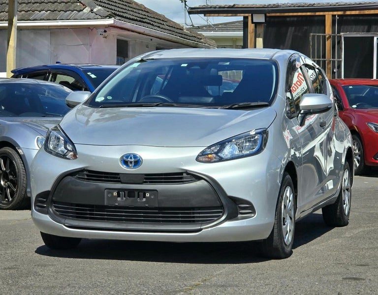 2023 Toyota Aqua Hybrid, photo 3