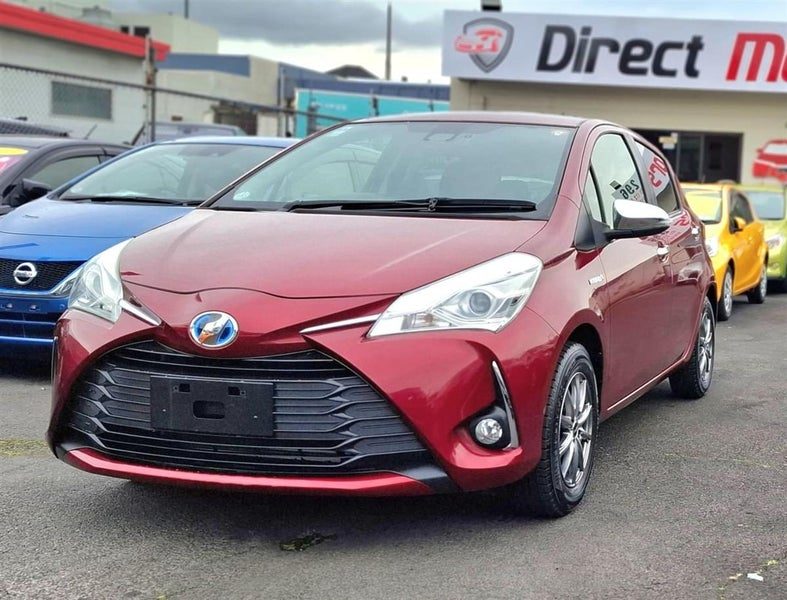 2017 Toyota Vitz Hybrid, photo 3