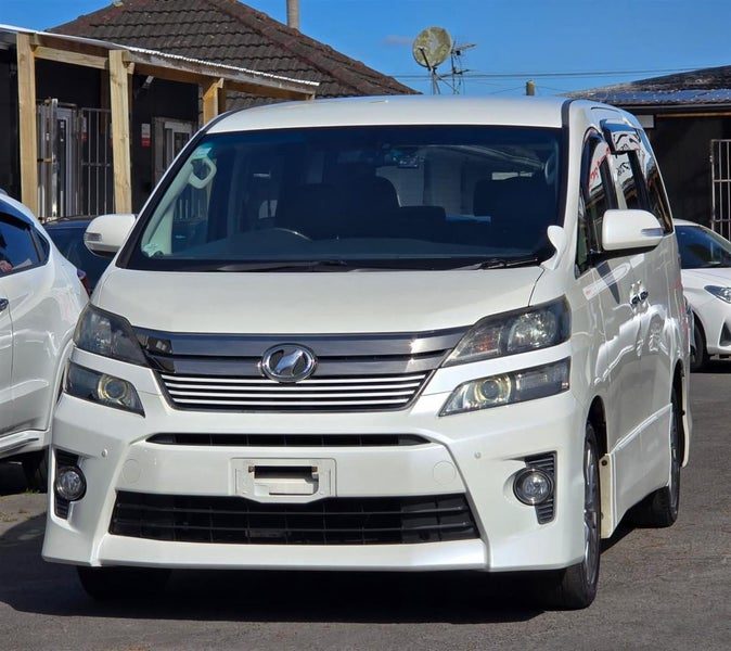 2013 Toyota Vellfire 7 Seater, photo 3