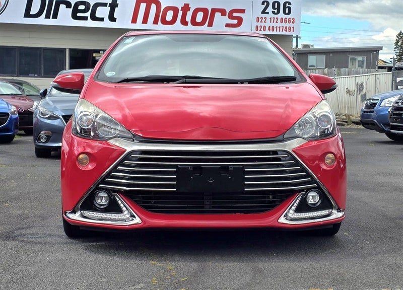 2015 Toyota Aqua Hybrid, photo 2