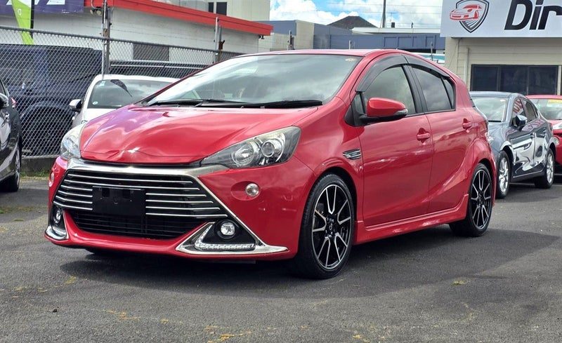 2015 Toyota Aqua Hybrid, photo 3