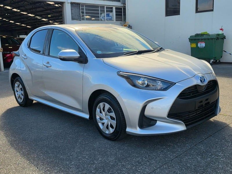 2021 Toyota Yaris Hybrid Push Start, photo 2