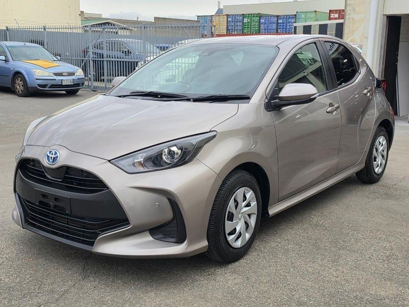 2021 Toyota Yaris Hybrid Push Start, photo 2