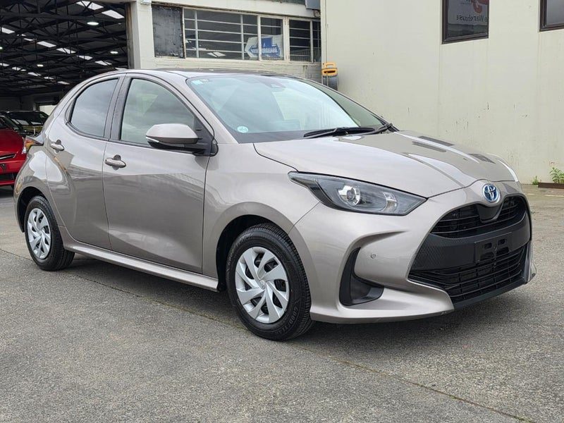 2021 Toyota Yaris Hybrid Push Start, photo 3