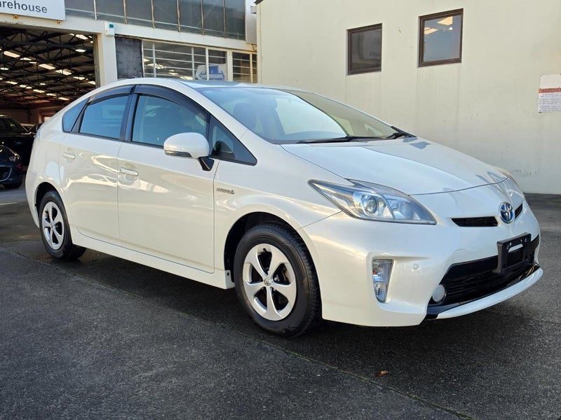 2015 Toyota Prius S Model, Nice Features, photo 3