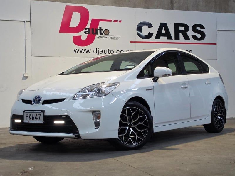 2014 Toyota Prius Hybrid, Facelift Model, main photo