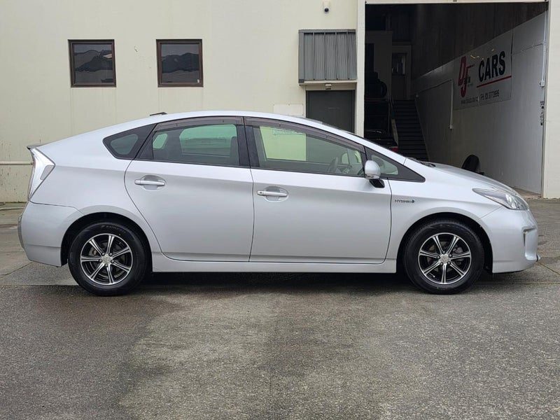 2012 Toyota Prius S Model 1800cc Hybrid, photo 3
